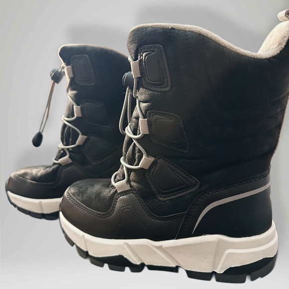 Hobibear Unisex Kids Snow Boots Color: Black/White Size 2 - Picture 5 of 13